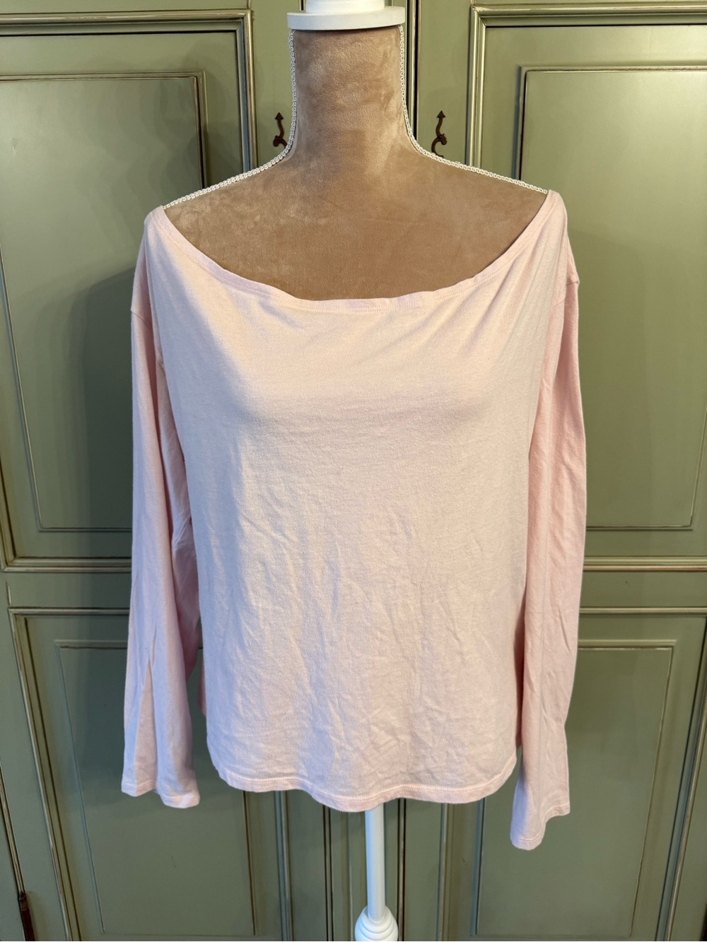 Hollister- Classic Off-Shoulder Long-Sleeve Top - Soft Pink
